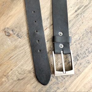 Levi’s Genuine Leather Men’s Black Belt (36)